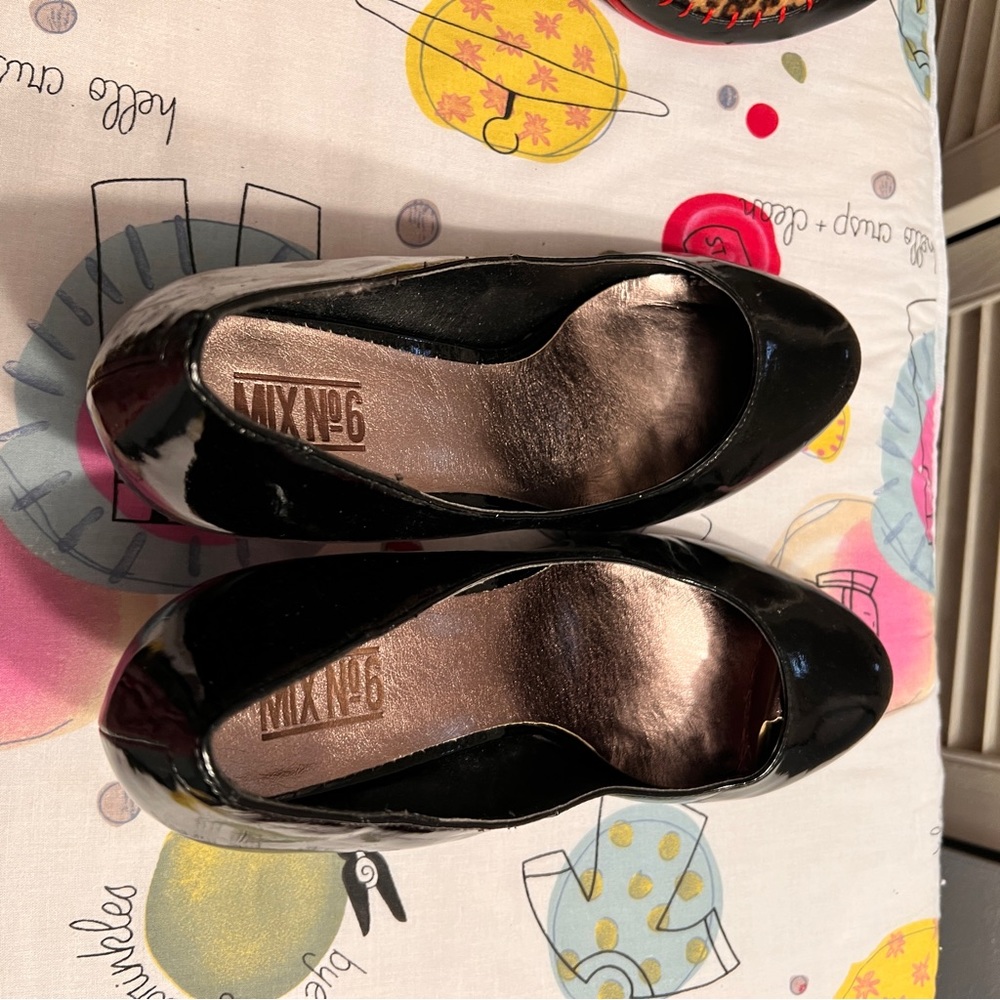 Black Patton leather round shoe